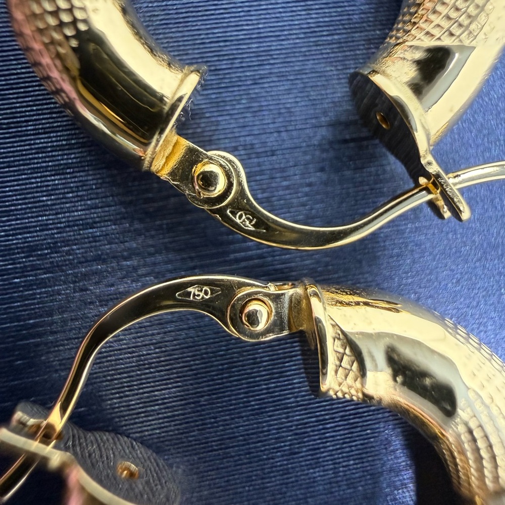 18K Genuine YG Gold Textured Hoop Earrings 18mm (Preowned) - Picture 9 of 17
